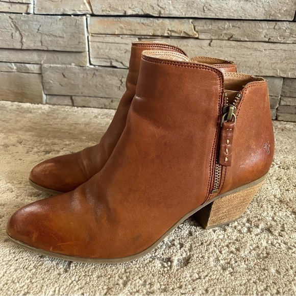 Frye Judith Whisky Brown Cognac Leather Ankle Booties Heeled Boots Dual Zipper:9 - Picture 2 of 13